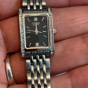 Citizen Quartz Silver Watch with Black Face, works very well, no battery in